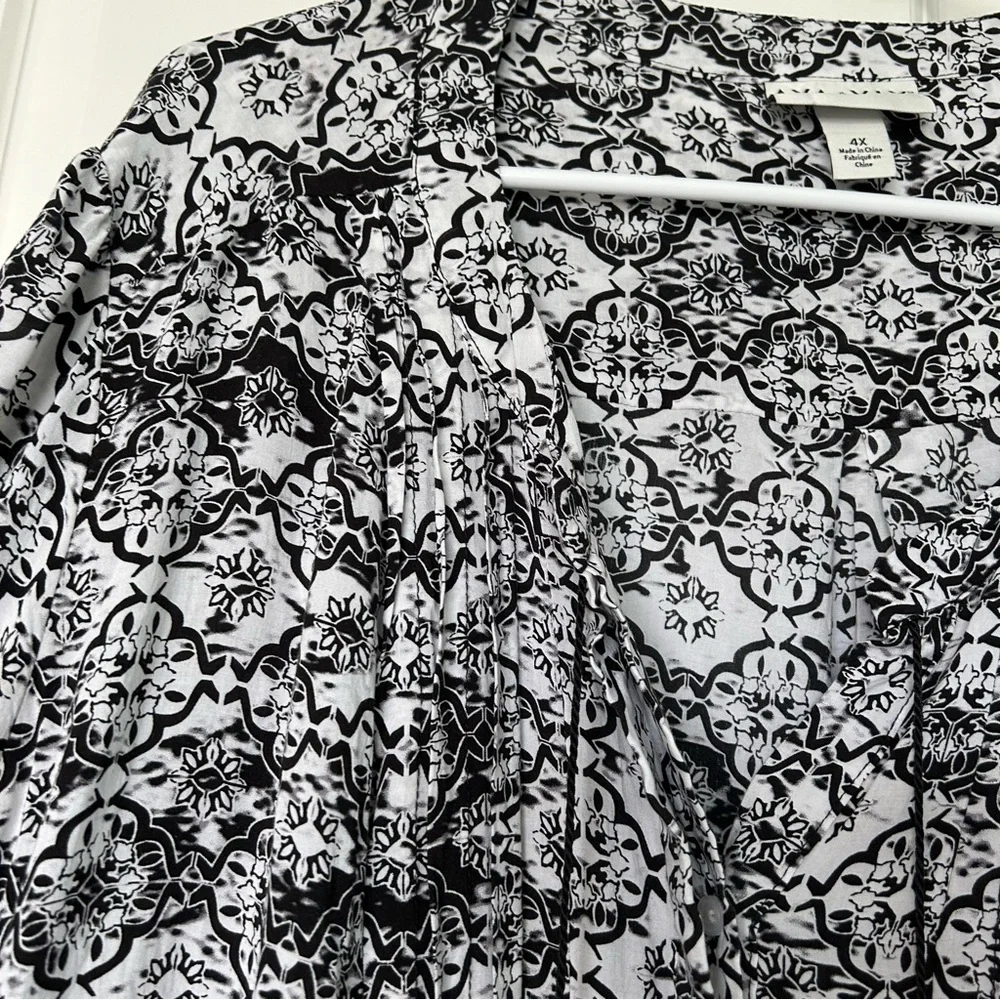 Ava & Viv Covered Button Black and White‎ Patterned Blouse 3/4 Sleeve - Picture 2 of 8